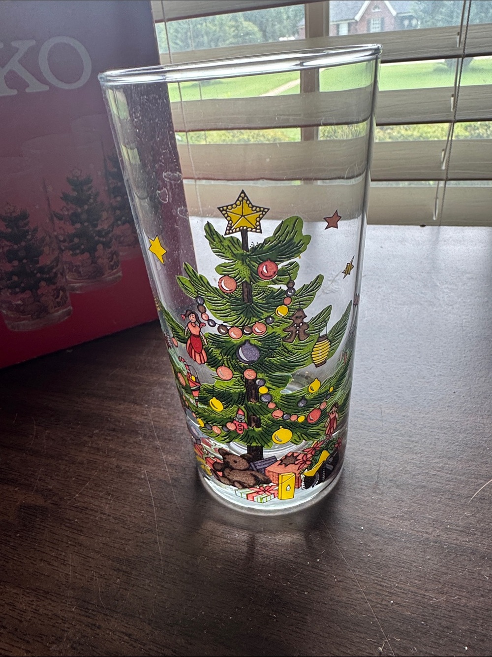 Set of 8 Christmas Glassware Tumbler/Highball